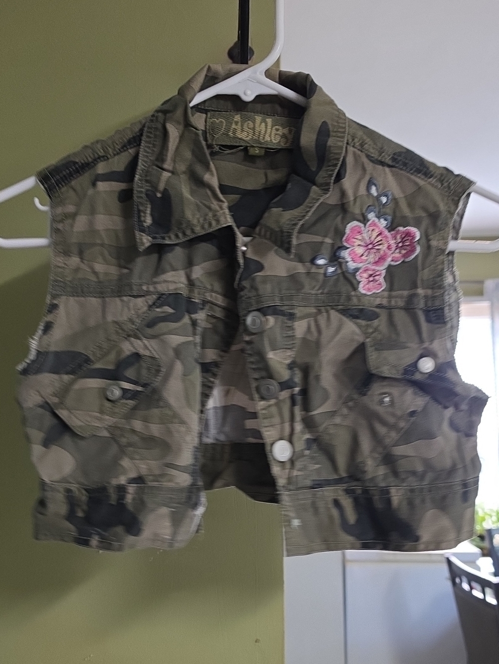 Ashley Camo Embroidered Crop Vest - Green